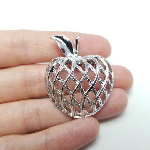 Vintage Gerry's Apple Brooch, Silver Tone, Unique Abstract Design, Retro Estate - Picture 6 of 7
